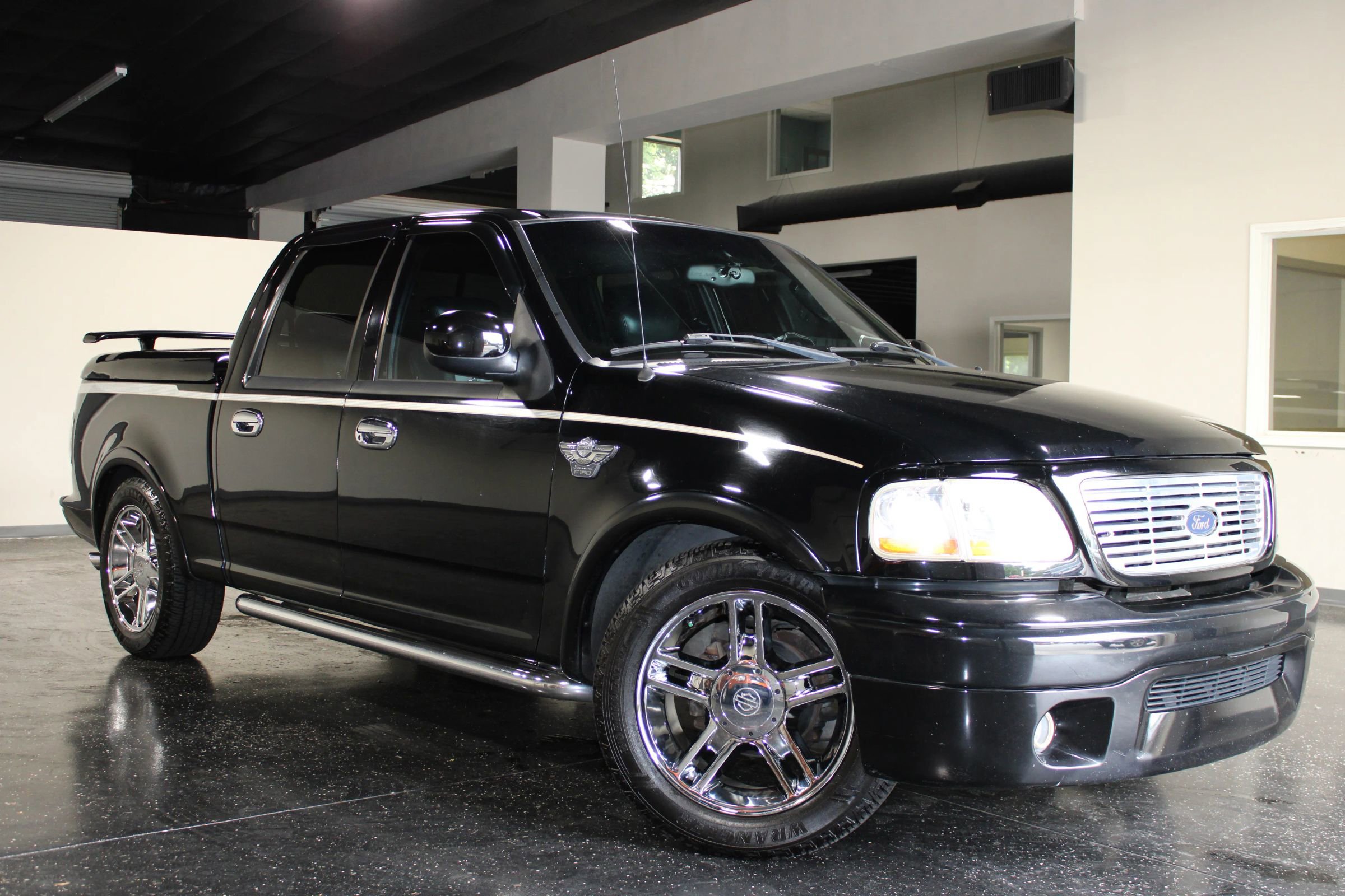 Used 2003 Ford F150 Harley-Davidson RWD image 1