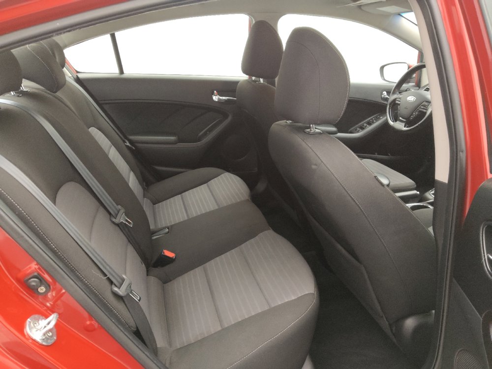 Used 2017 Kia Forte S image 19