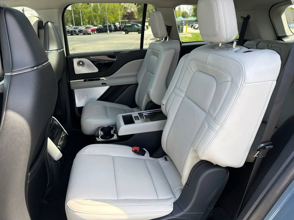 Used 2025 Lincoln Aviator Reserve w/ Equipment Group 201A AWD/4WD image 14