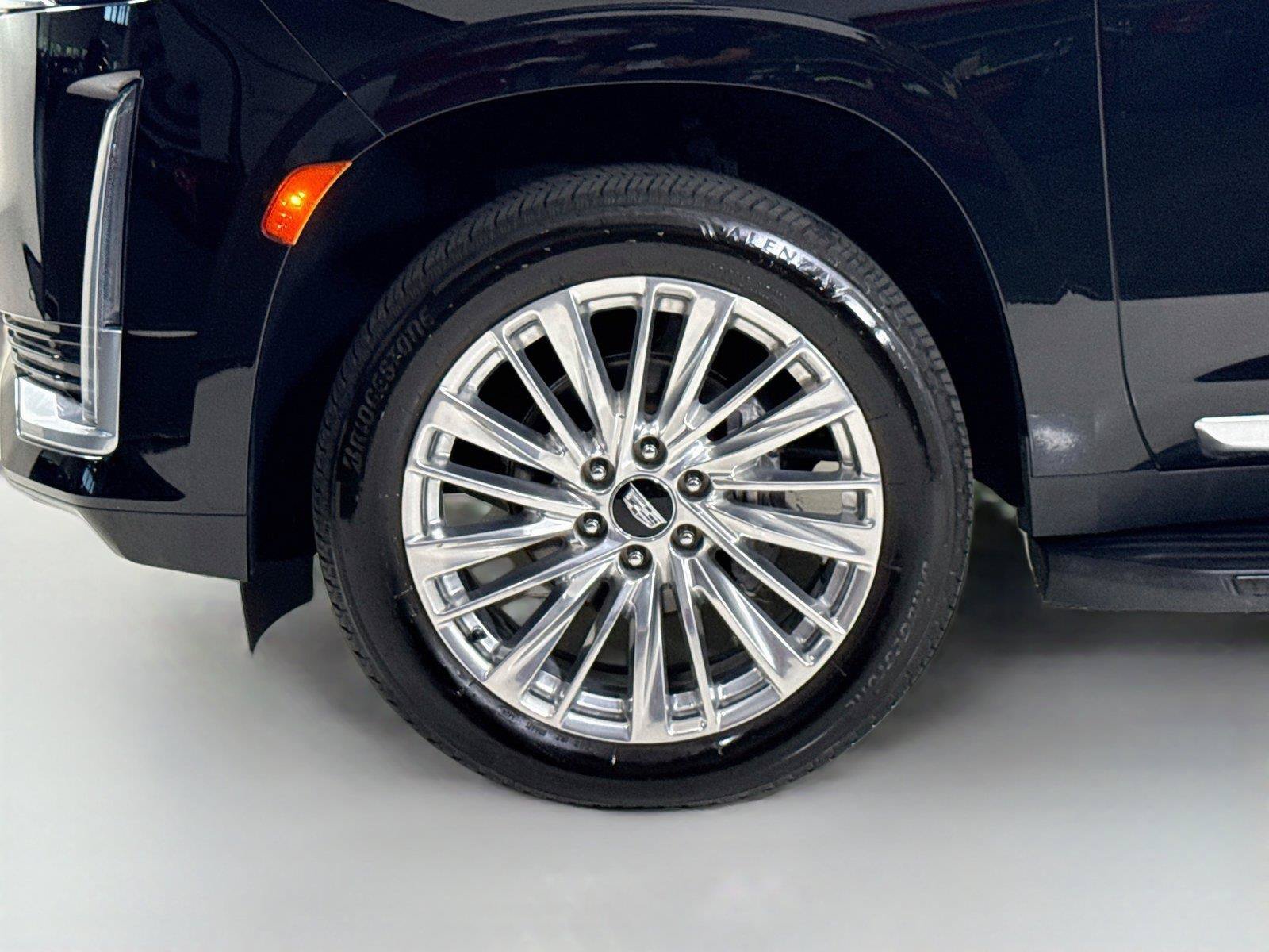 Used 2022 Cadillac Escalade Luxury AWD/4WD image 36