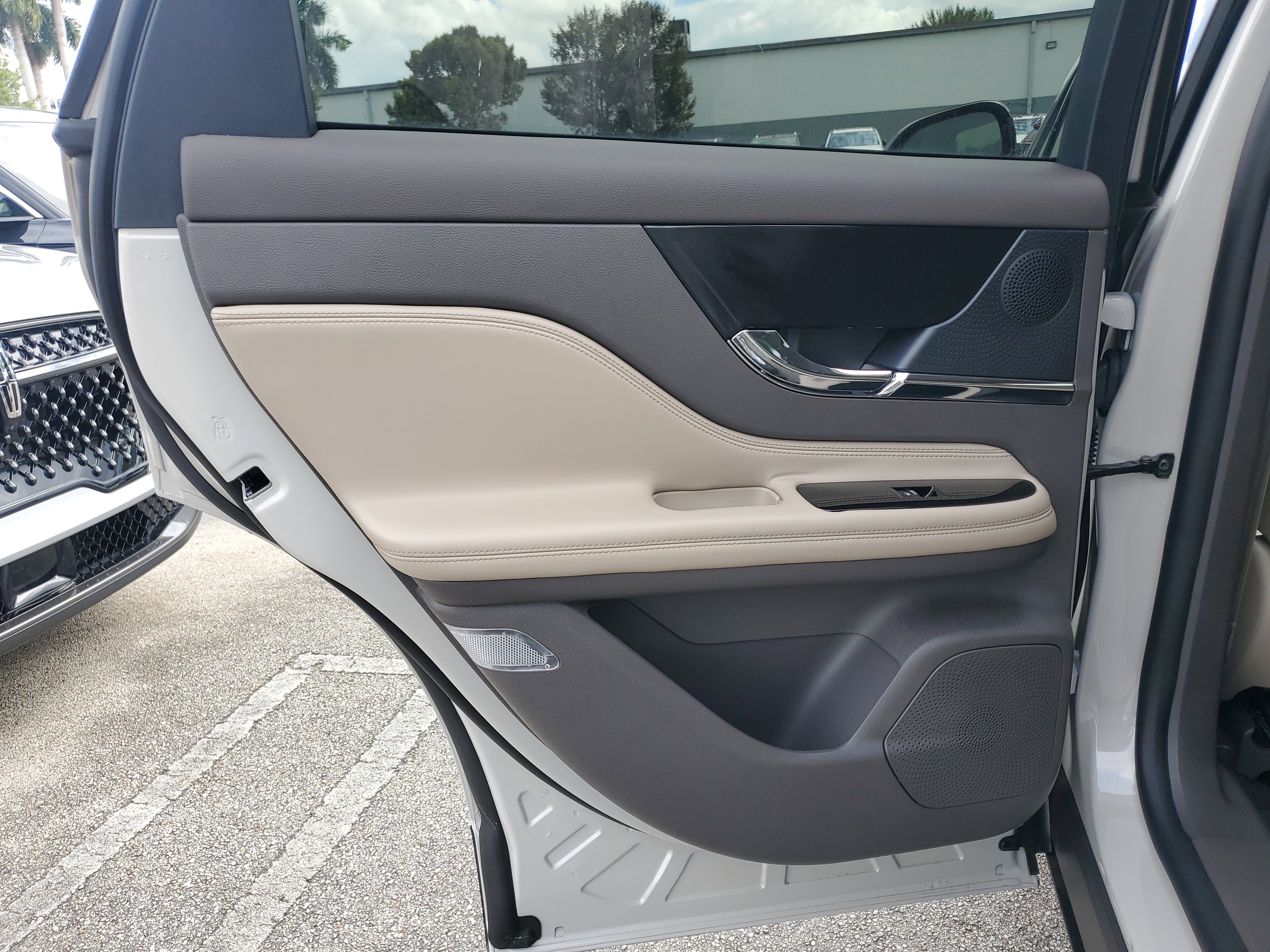 Certified 2024 Lincoln Corsair FWD image 12