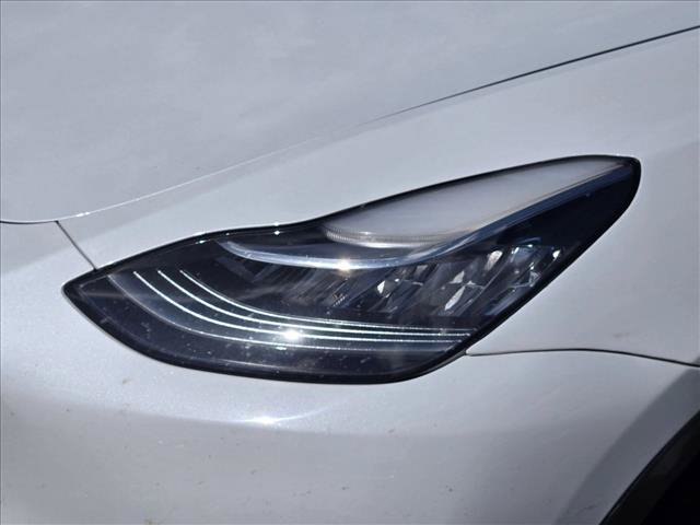 Used 2022 Tesla Model Y Long Range AWD/4WD image 6