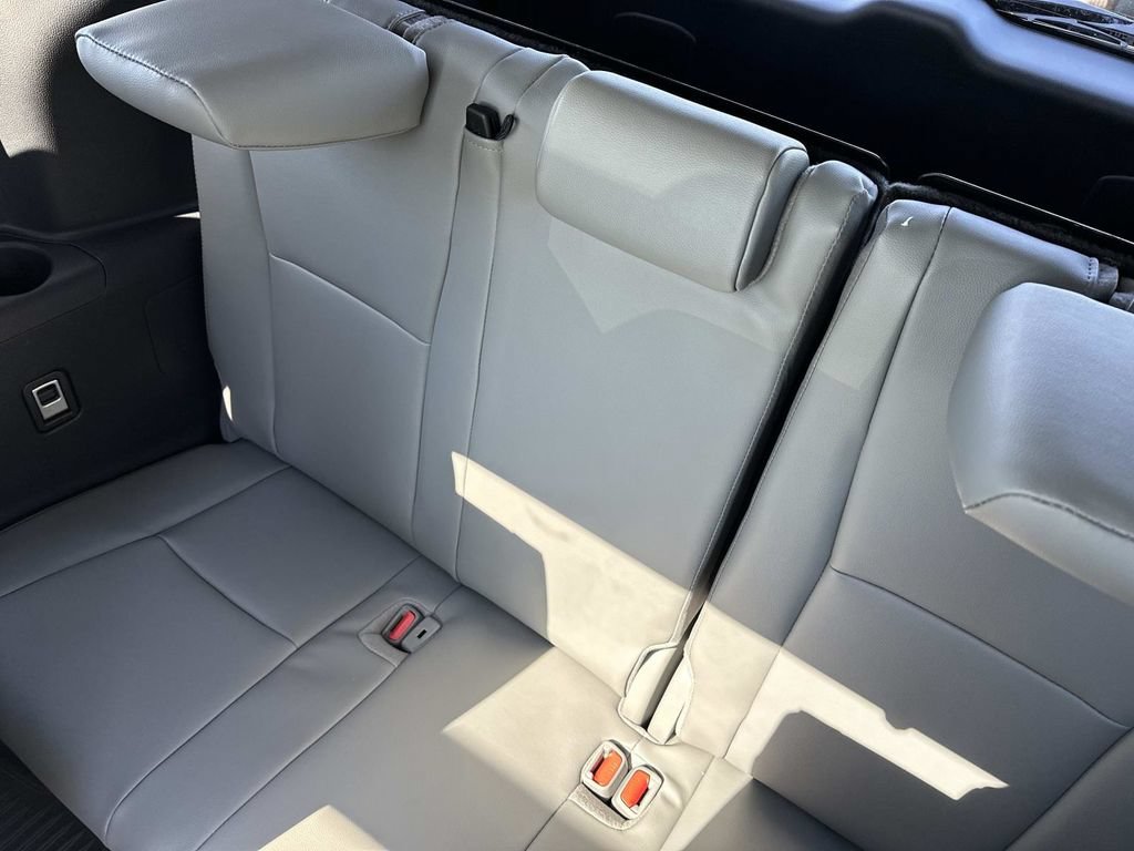 New 2026 Toyota Highlander Platinum AWD/4WD image 12