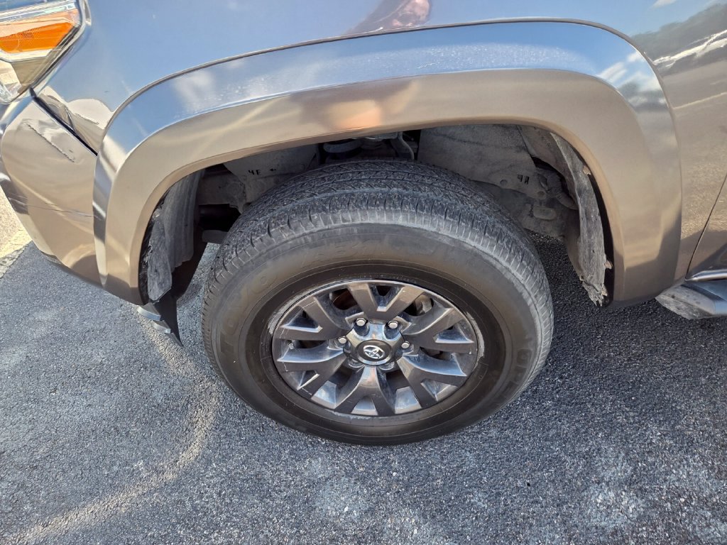 Used 2021 Toyota Tacoma SR5 RWD image 5