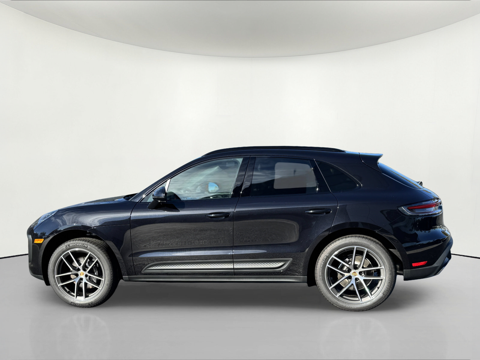 New 2025 Porsche Macan AWD/4WD image 2