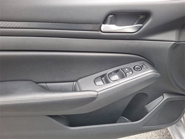 Used 2024 Nissan Altima 2.5 SV image 12
