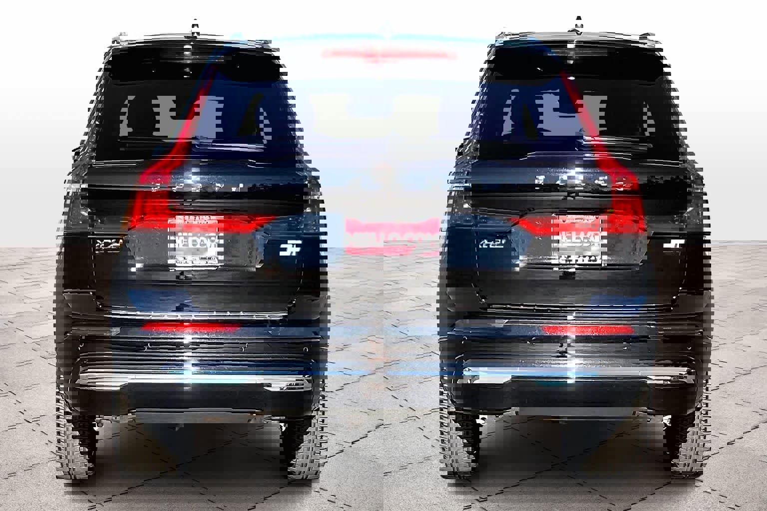 Used 2023 Volvo XC60 T8 Ultimate w/ Climate Package image 7