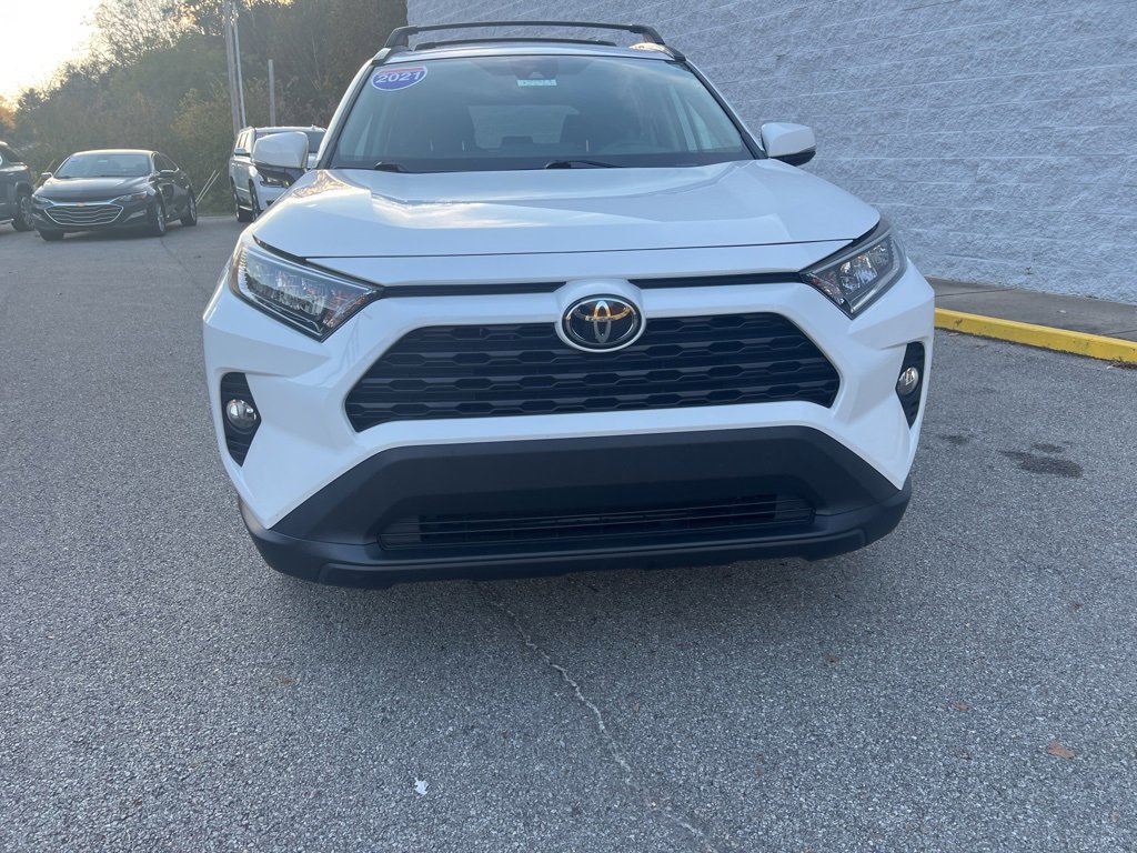 Used 2021 Toyota RAV4 XLE AWD/4WD image 5