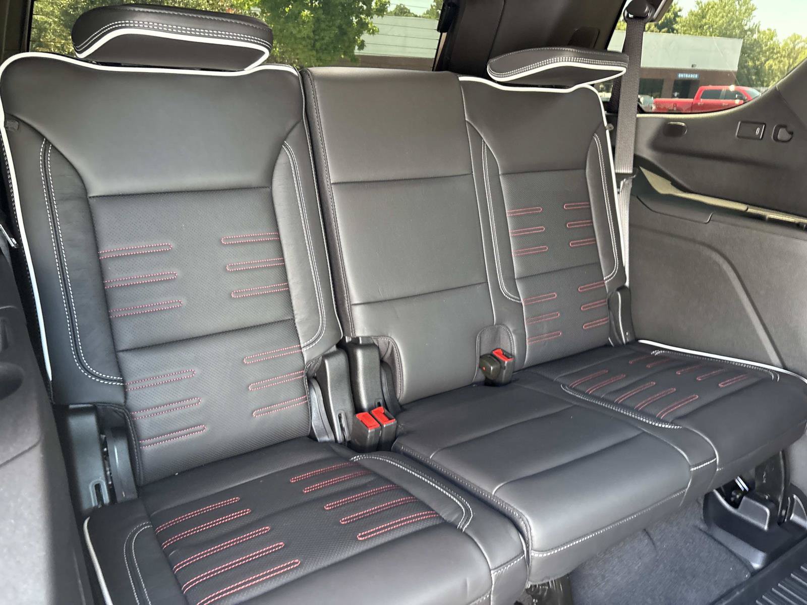 Used 2026 GMC Yukon AT4 Ultimate w/ LPO, Floor Liner Package AWD/4WD image 33