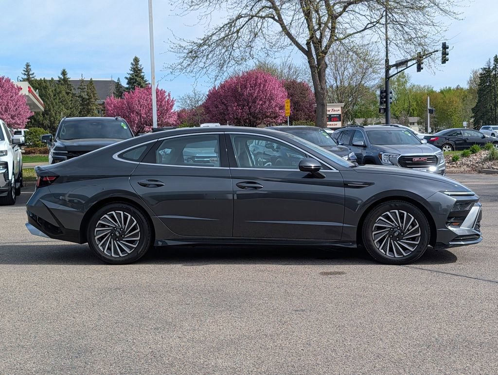 Used 2025 Hyundai Sonata SEL FWD image 11