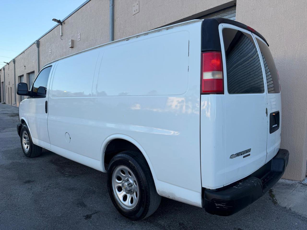 Used 2011 Chevrolet Express 1500 image 12