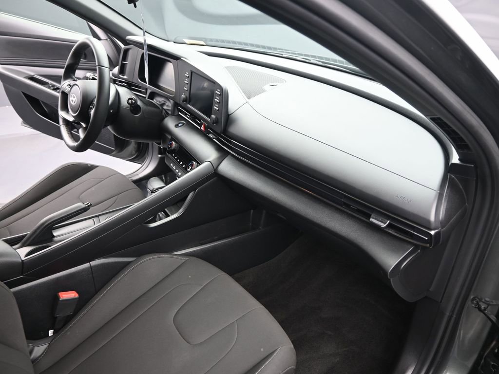Used 2025 Hyundai Elantra Sport image 32