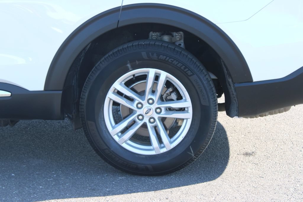 Used 2023 Ford Explorer XLT w/ Equipment Group 202A AWD/4WD image 17