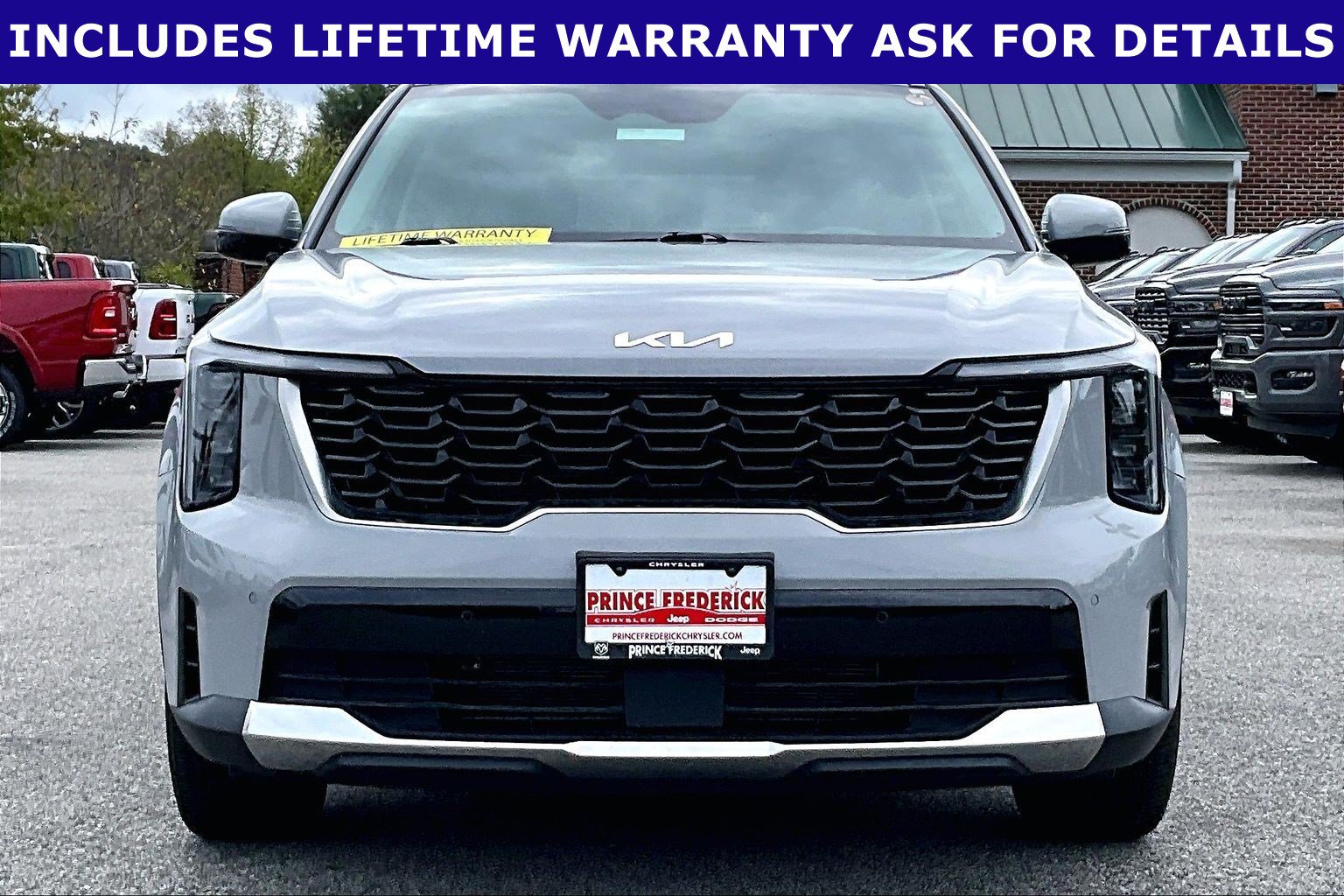 Used 2025 Kia Sorento S FWD image 2