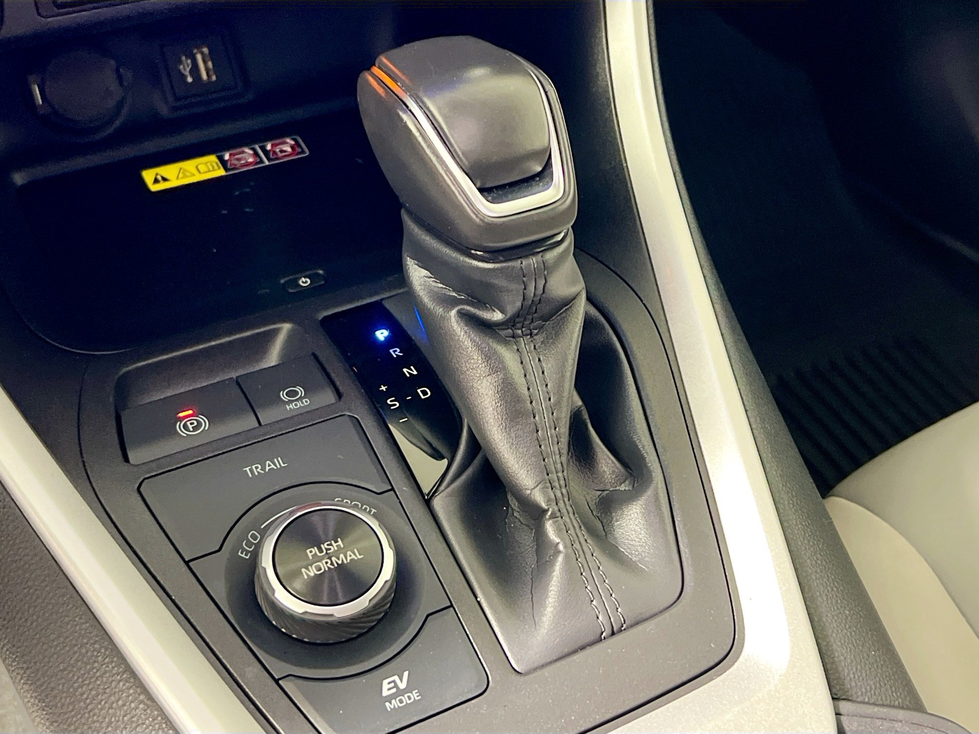 Used 2025 Toyota RAV4 XLE Premium w/ Weather Package AWD/4WD image 25