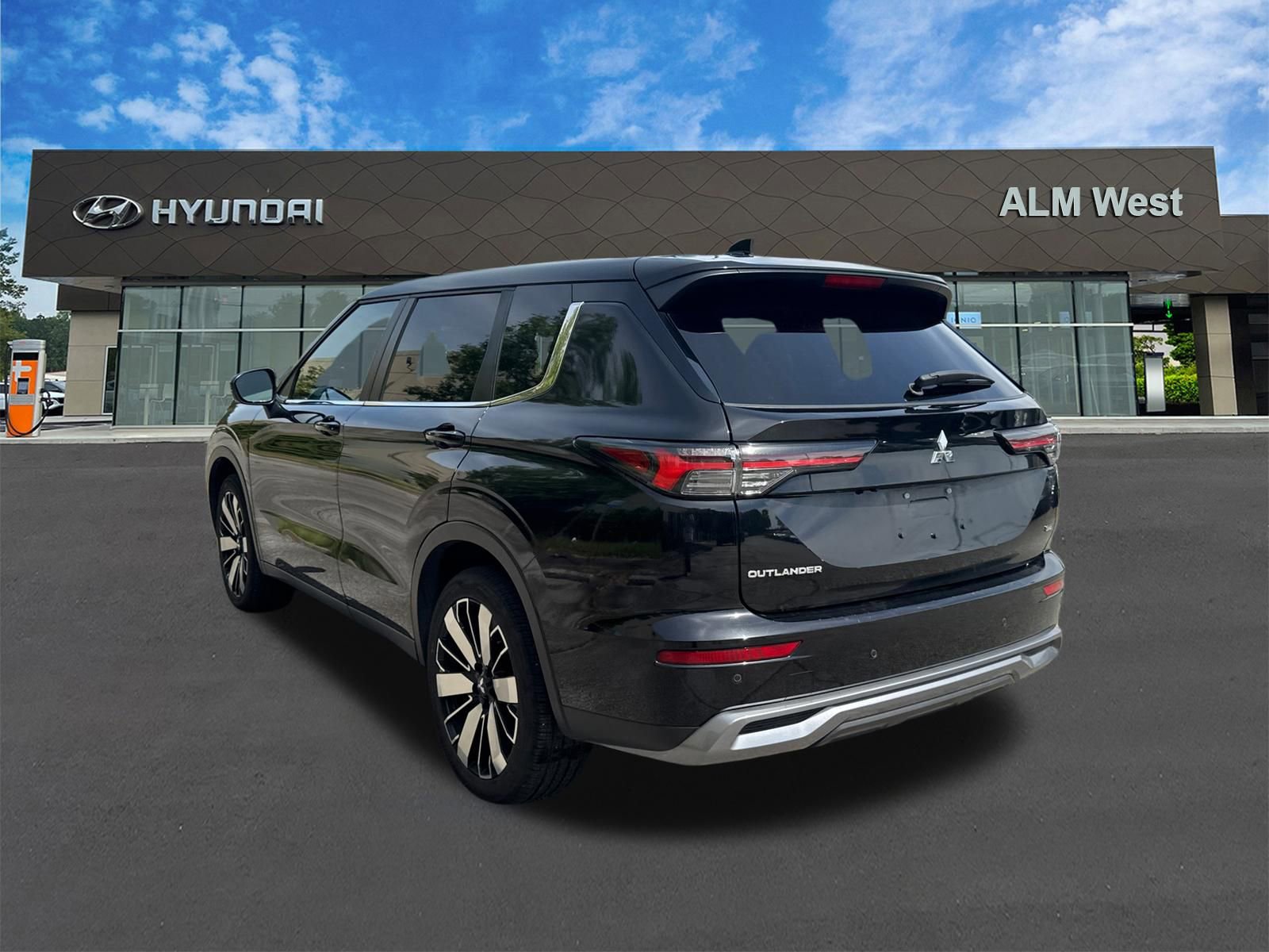 Used 2025 Mitsubishi Outlander SE FWD image 7