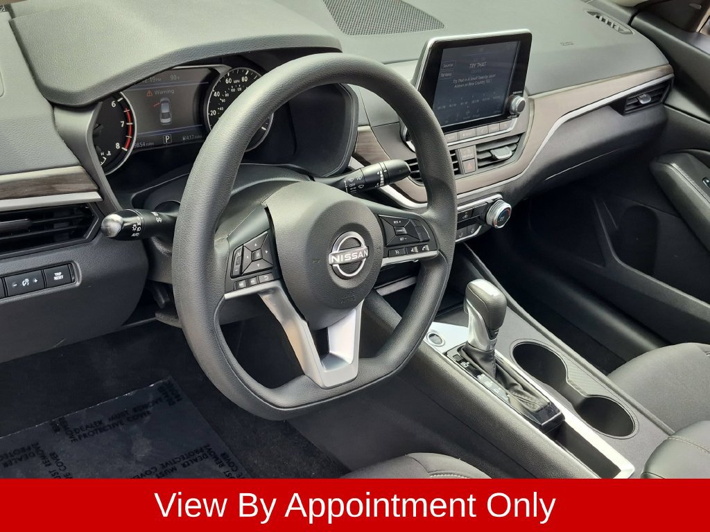 Used 2025 Nissan Altima 2.5 SV FWD image 12