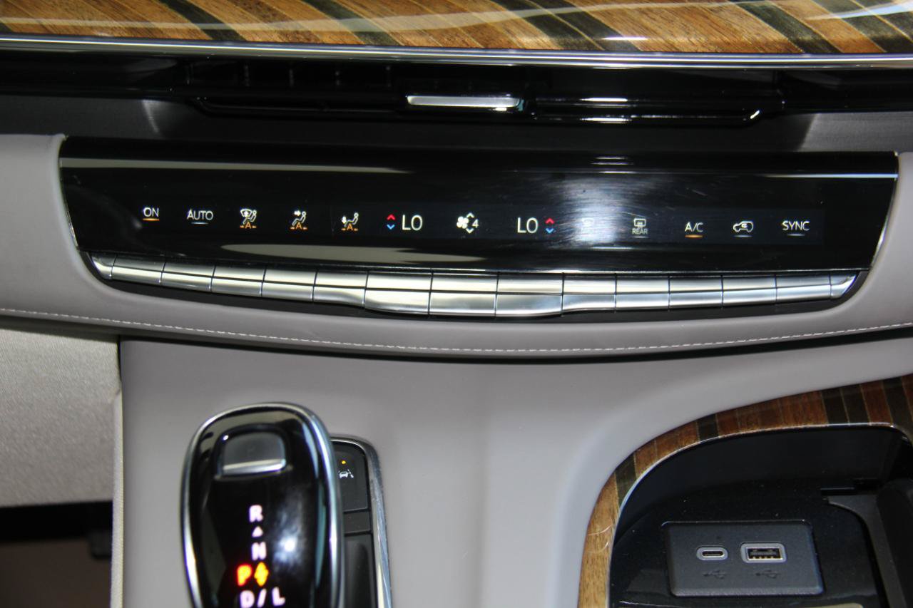 Used 2023 Cadillac Escalade ESV Sport Platinum AWD/4WD image 29
