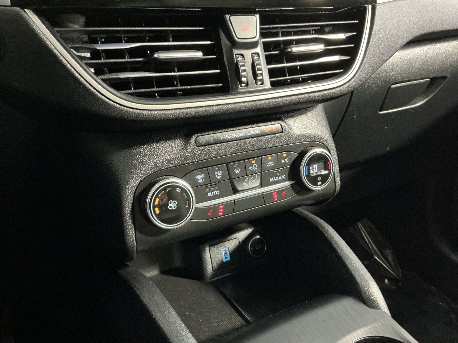 Used 2020 Ford Escape SE image 29