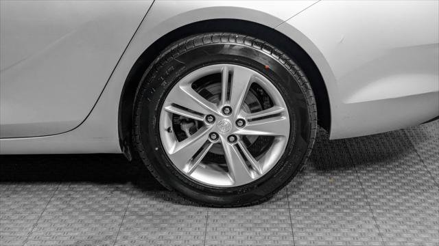 Used 2018 Buick Regal Preferred image 35