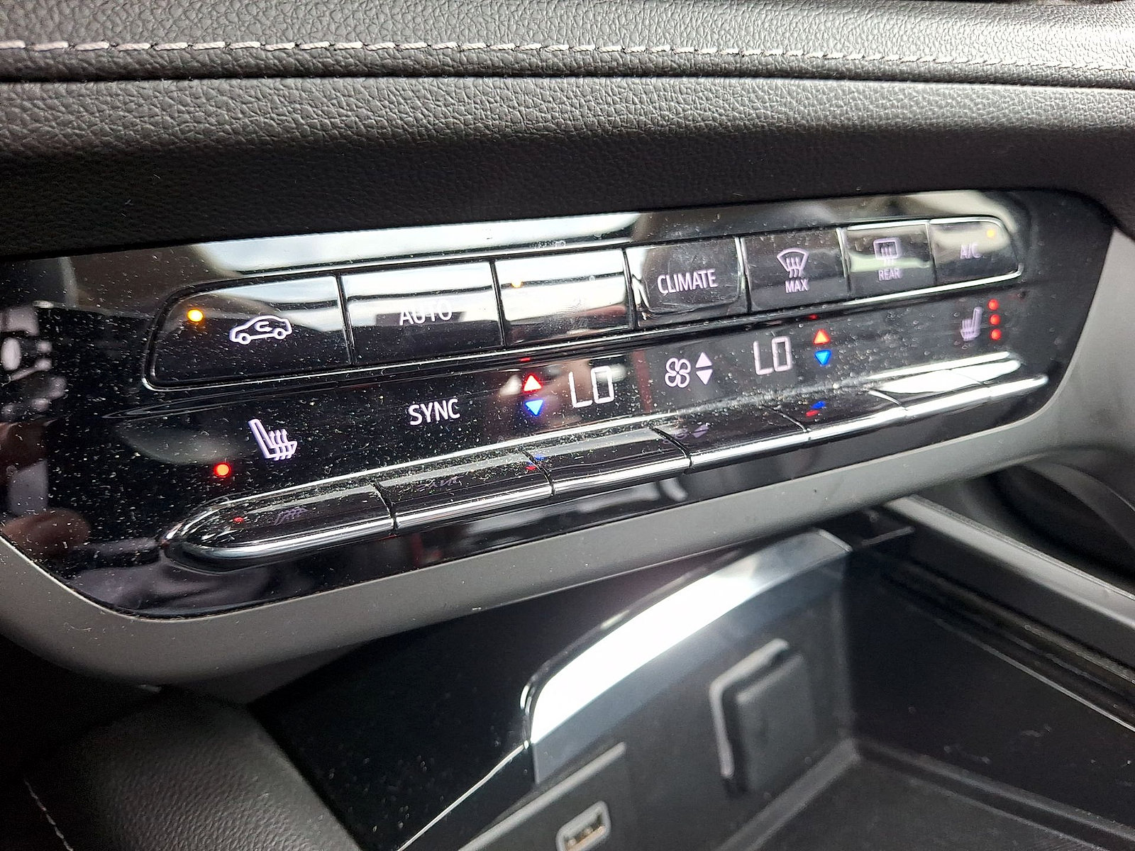 Used 2023 Buick Envision Essence w/ Sport Touring Package AWD/4WD image 19