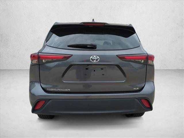 Used 2024 Toyota Highlander XLE FWD image 6