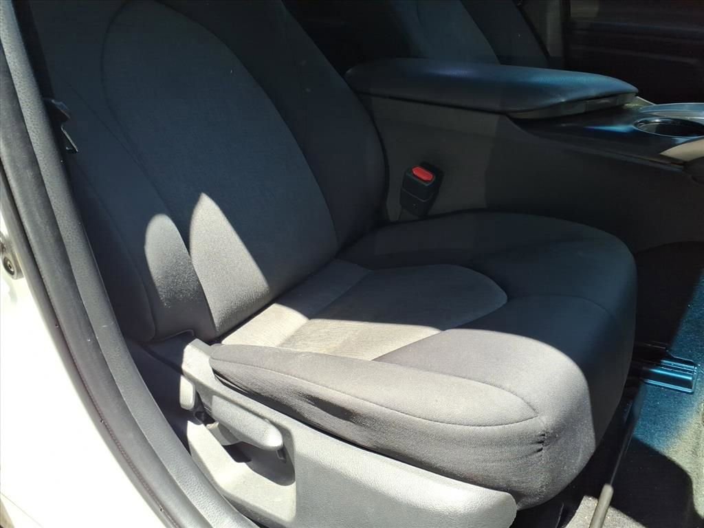 Used 2018 Toyota Camry LE FWD image 25