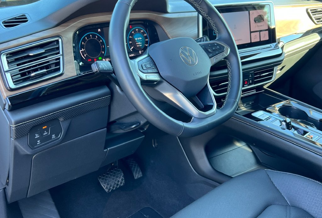 Used 2024 Volkswagen Atlas SE AWD/4WD image 21