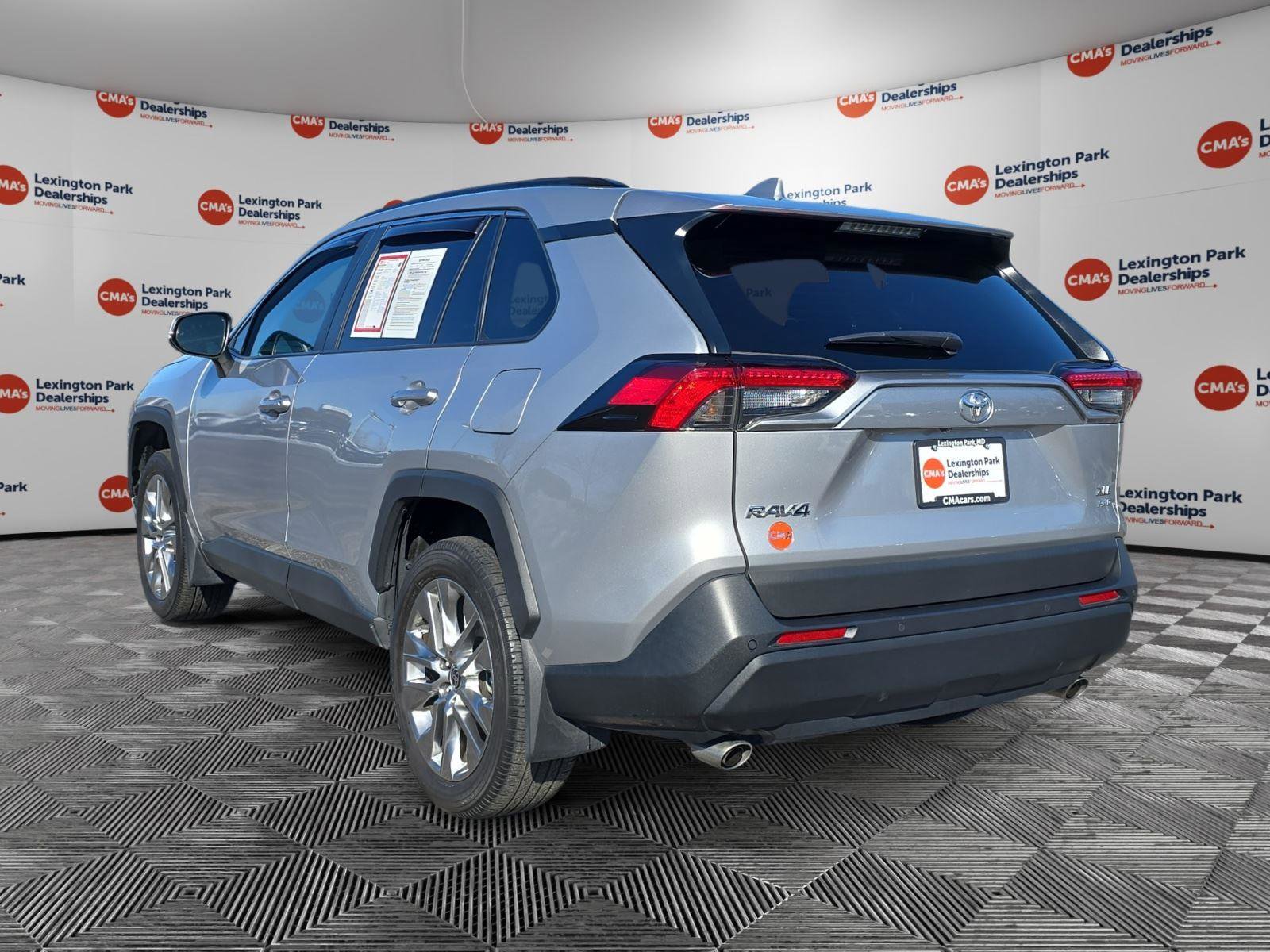 Used 2023 Toyota RAV4 XLE Premium image 5