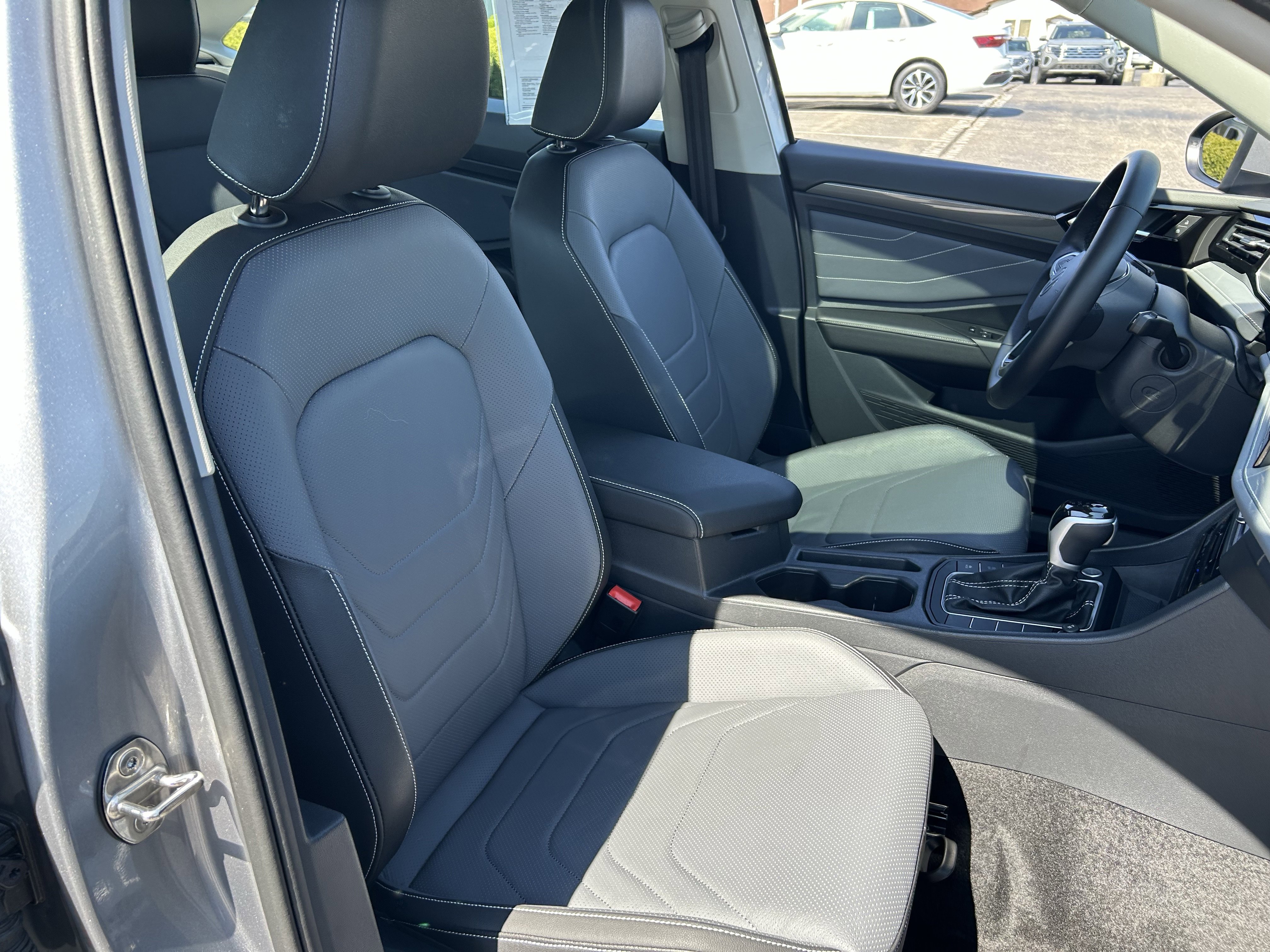 Certified 2025 Volkswagen Jetta SEL image 27