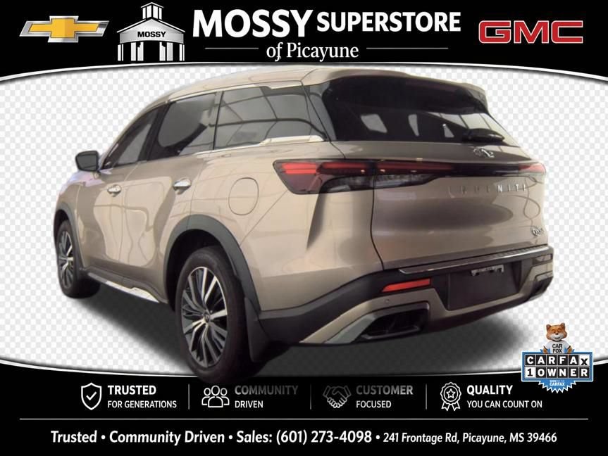 Used 2023 INFINITI QX60 Sensory w/ Cargo Package FWD image 7