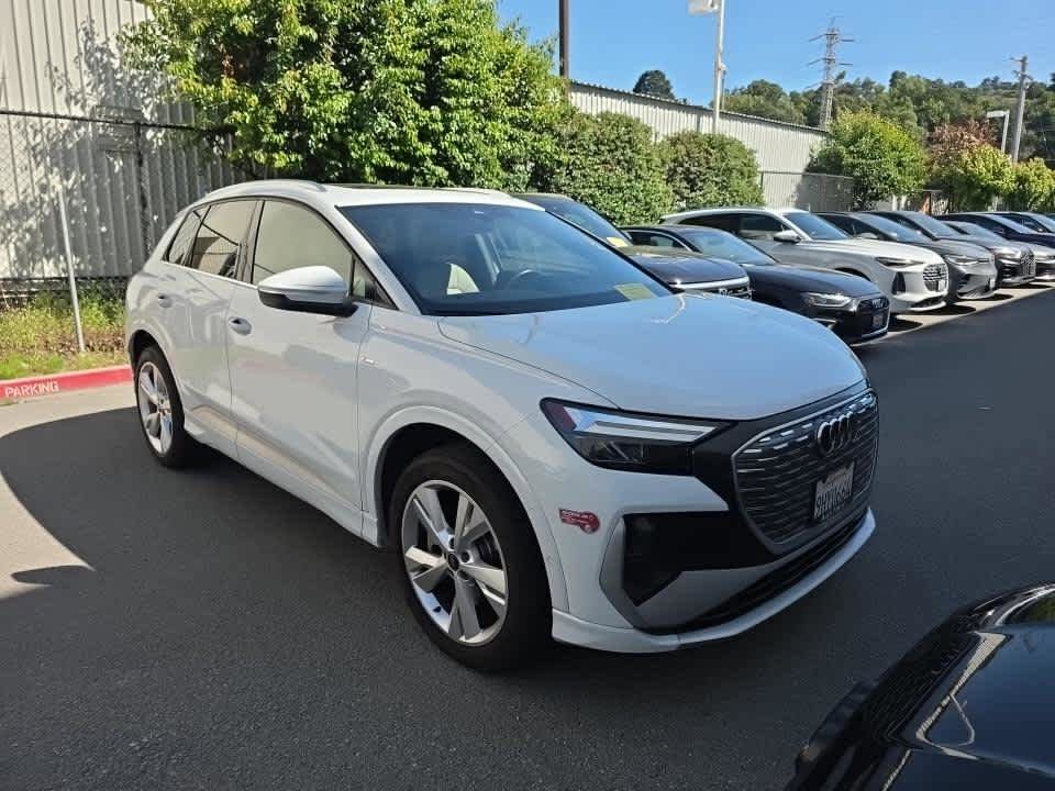 Used 2023 Audi Q4 e-tron Premium Plus w/ Premium Plus AWD/4WD image 3