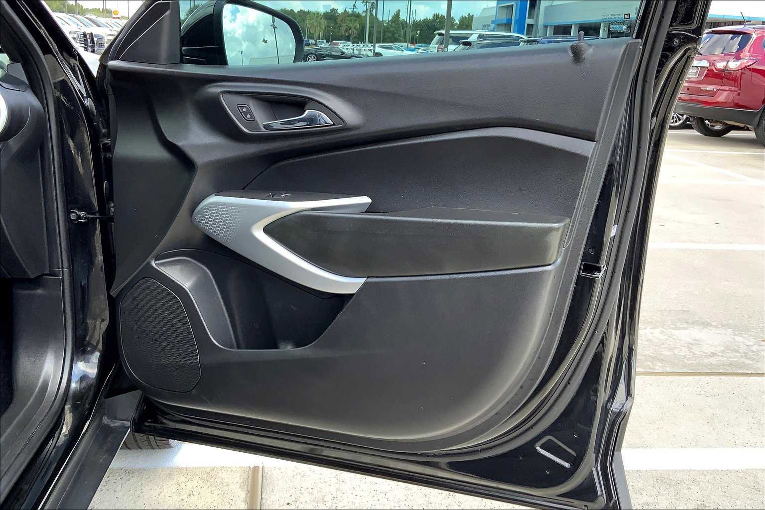 Certified 2024 Chevrolet Trax RS image 21