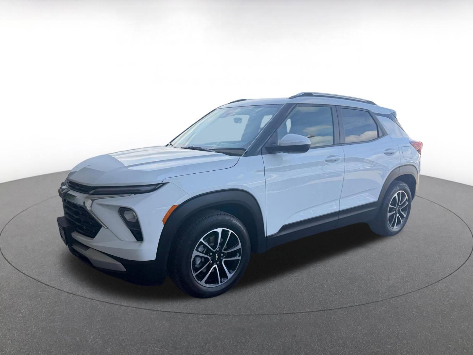 Used 2025 Chevrolet TrailBlazer LT image 4