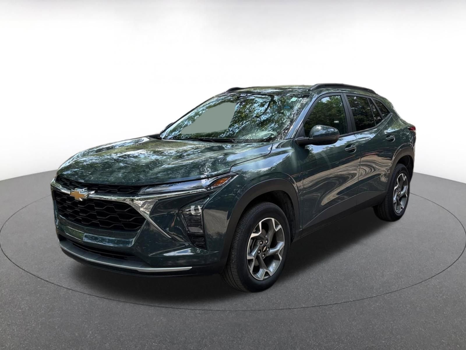 Used 2025 Chevrolet Trax LT w/ LT Convenience Package FWD image 3