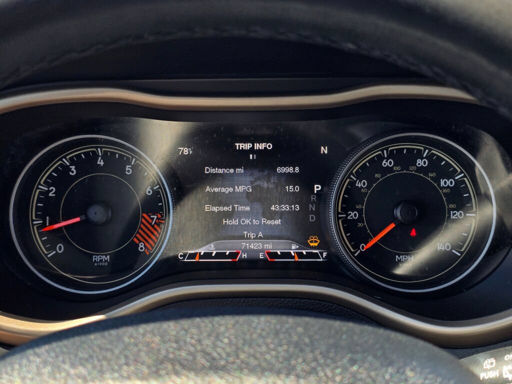 Used 2015 Jeep Cherokee Limited w/ Technology Group AWD/4WD image 23
