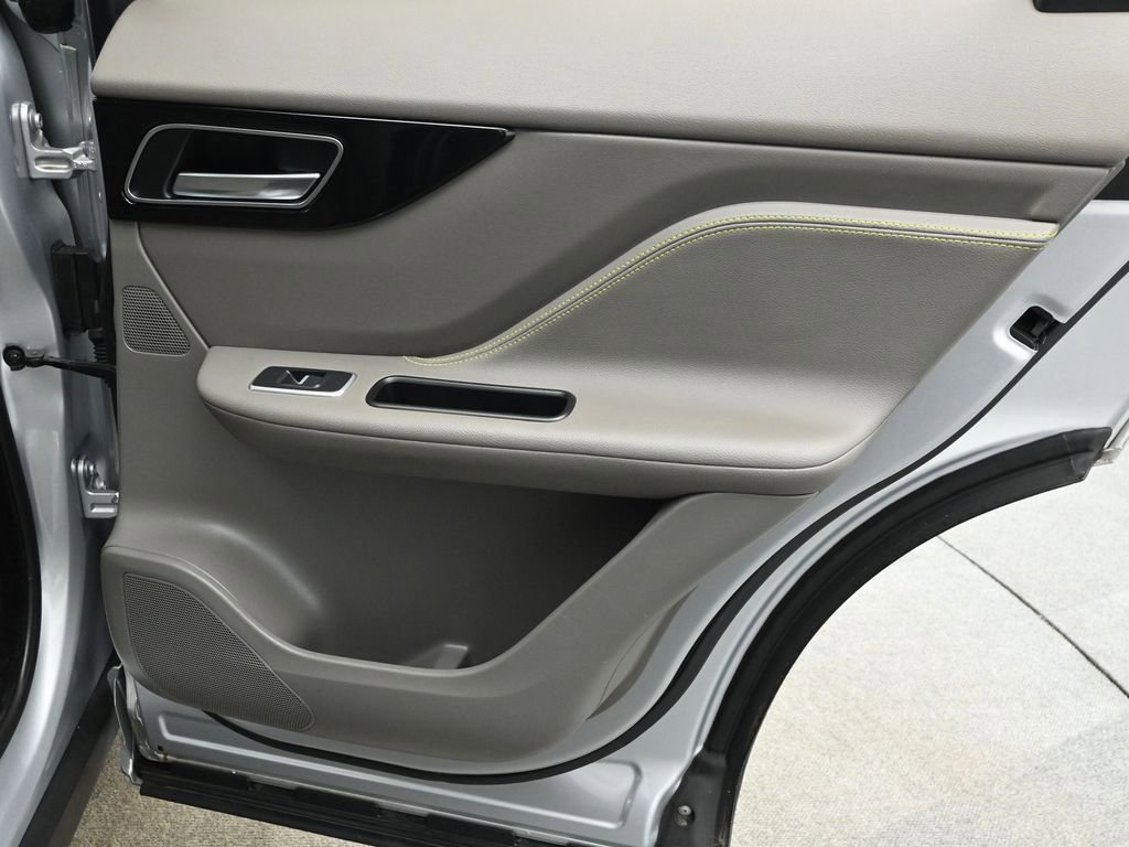 Used 2020 Jaguar F-PACE R-Sport image 17