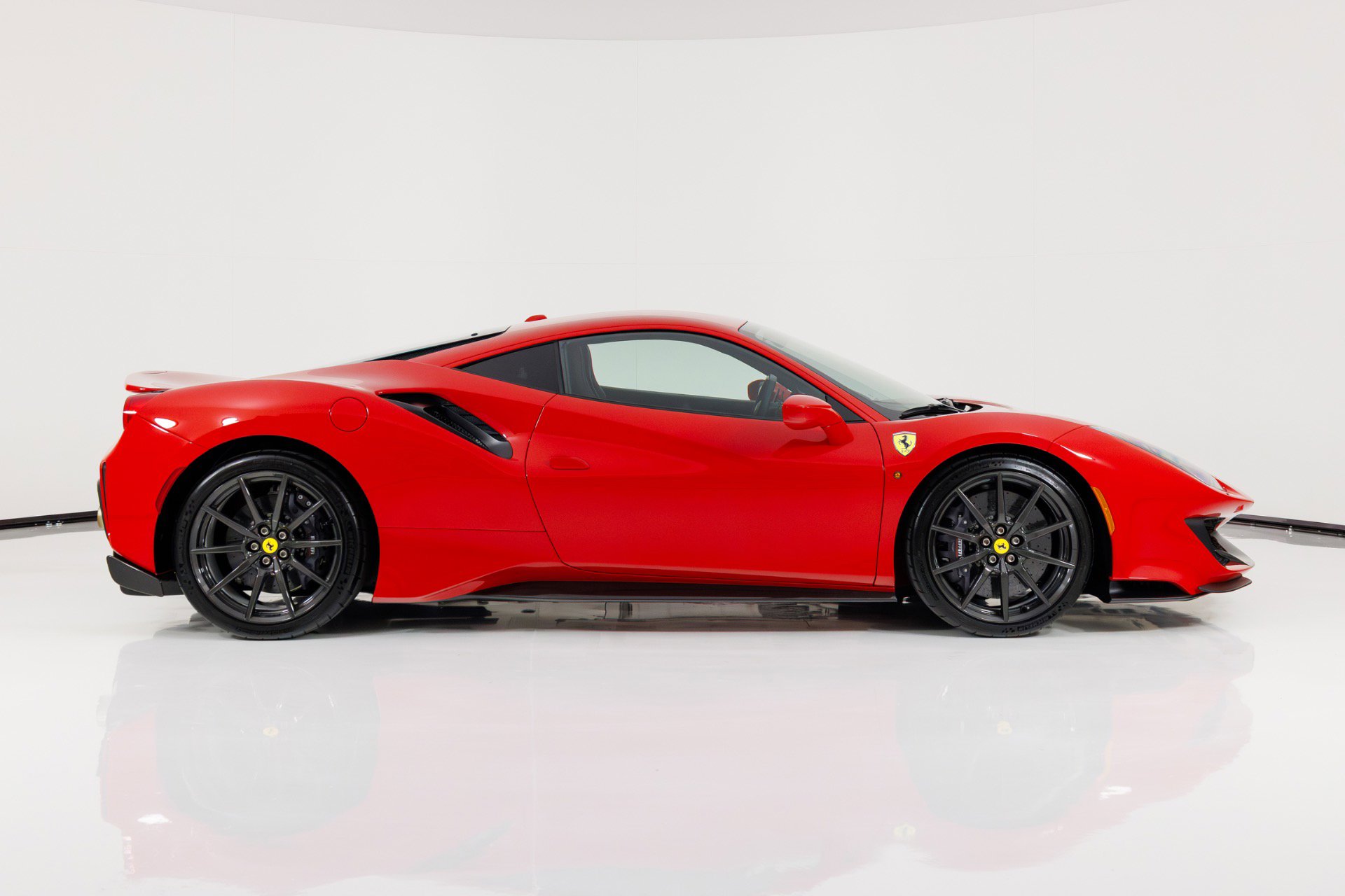 Used 2019 Ferrari 488 Pista image 2