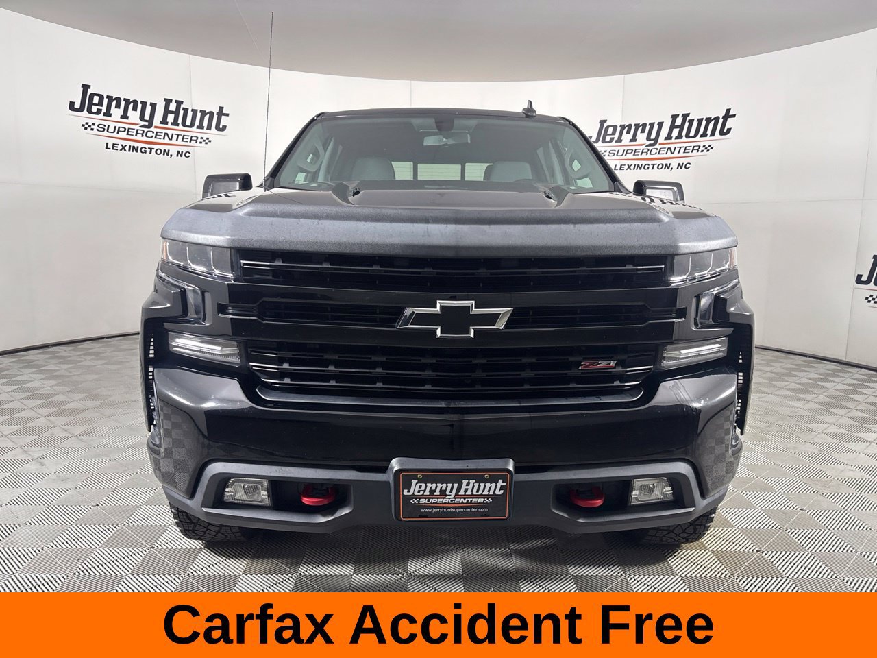 Used 2020 Chevrolet Silverado 1500 LT Trail Boss w/ Midnight Edition AWD/4WD image 3