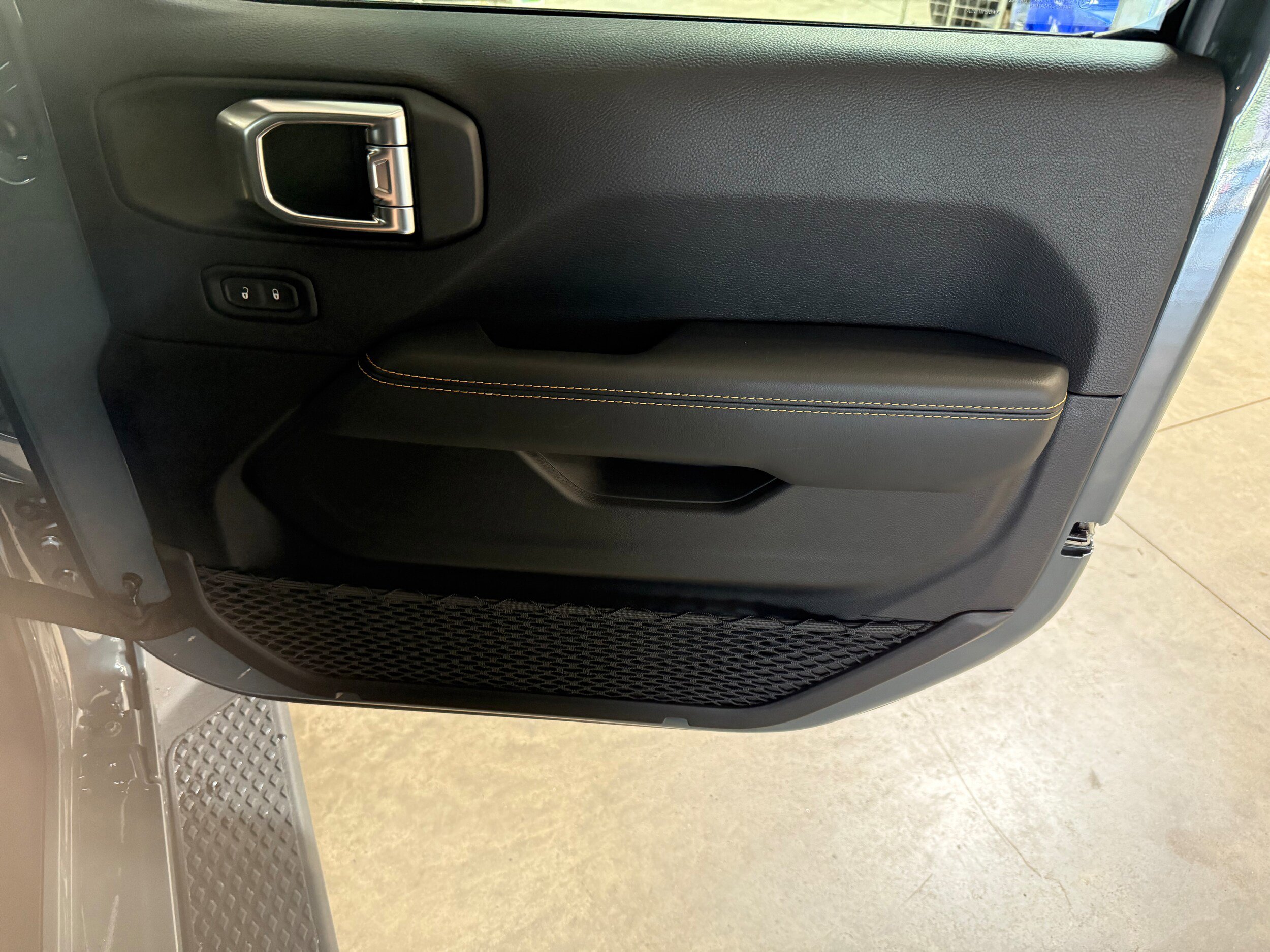 Used 2025 Jeep Gladiator Sport AWD/4WD image 4