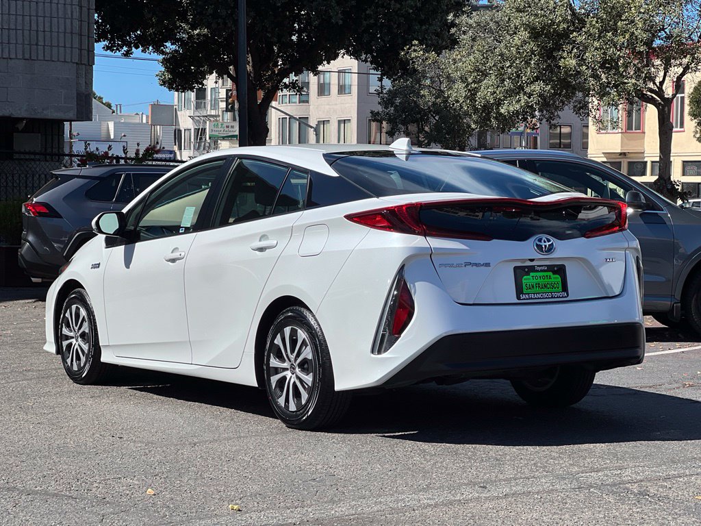 Certified 2022 Toyota Prius Prime XLE FWD image 3