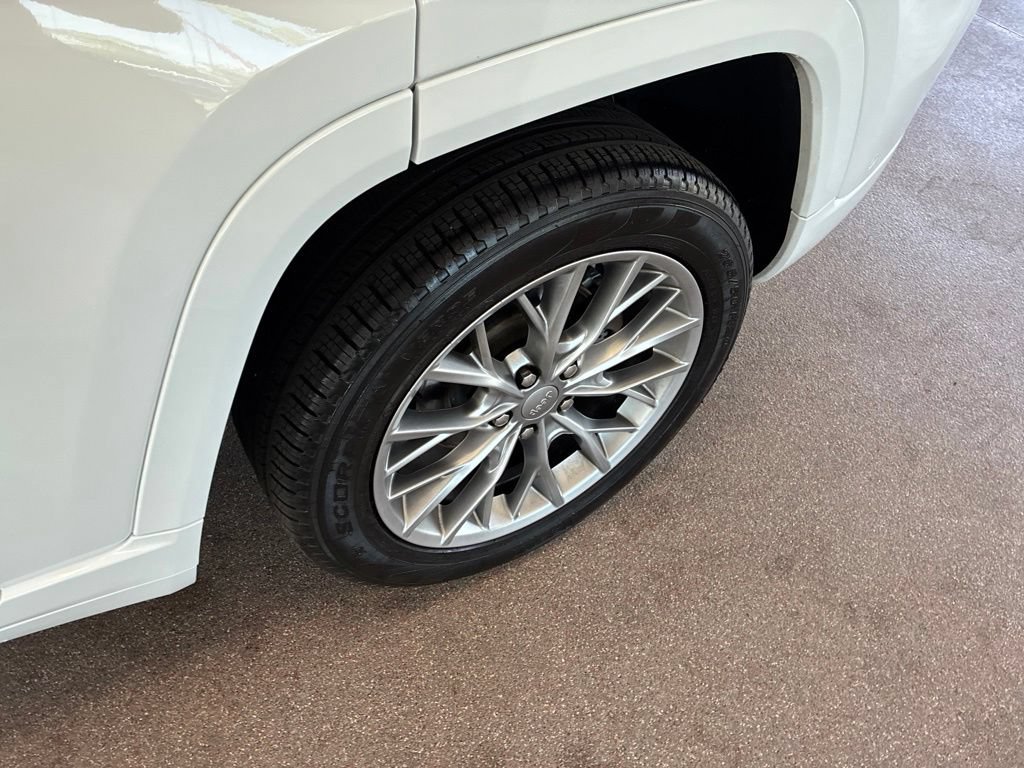 Certified 2024 Jeep Grand Cherokee Summit w/ Adv Protech Group IV AWD/4WD image 5