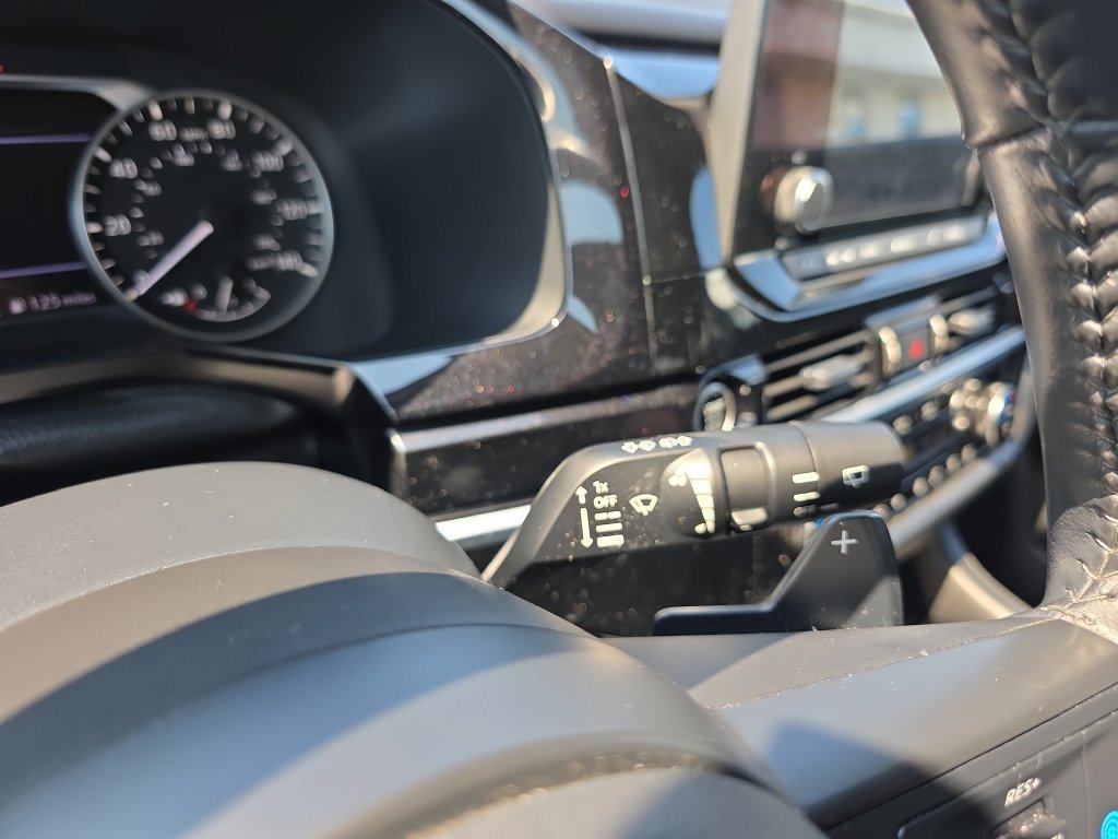 Used 2024 Nissan Pathfinder SV AWD/4WD image 23