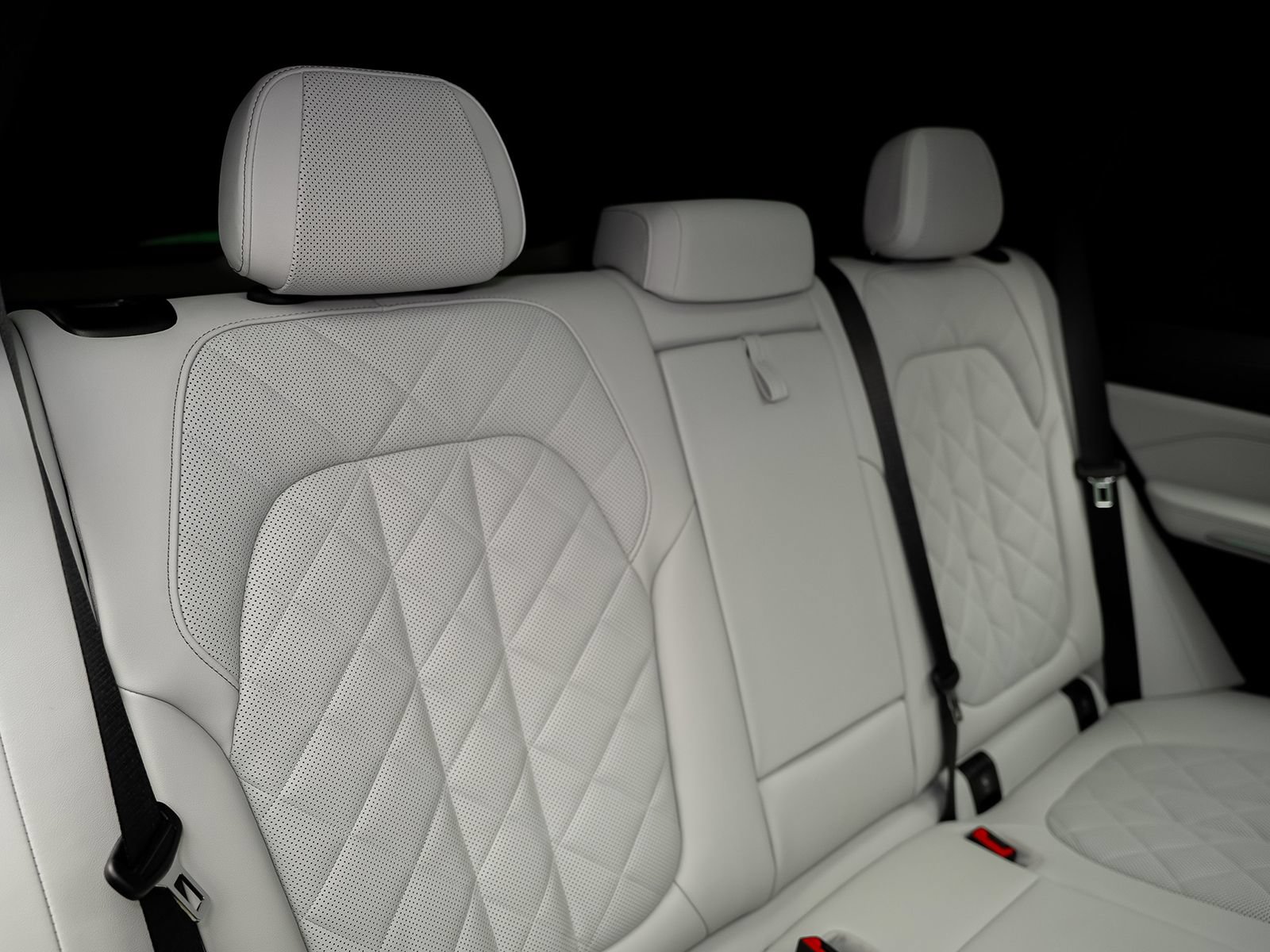 Used 2024 BMW X5 sDrive40i w/ M Sport Package RWD image 36