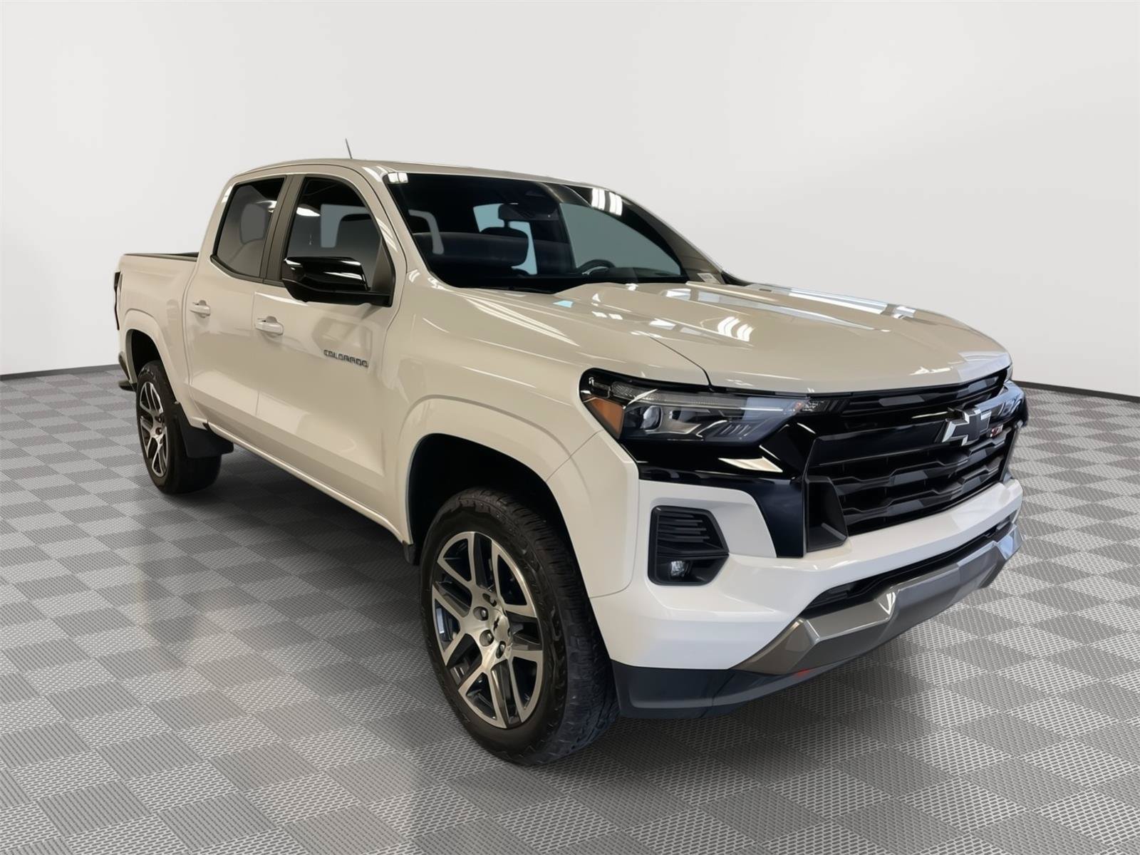 Used 2024 Chevrolet Colorado Z71 w/ Z71 Convenience Package 2 AWD/4WD image 4