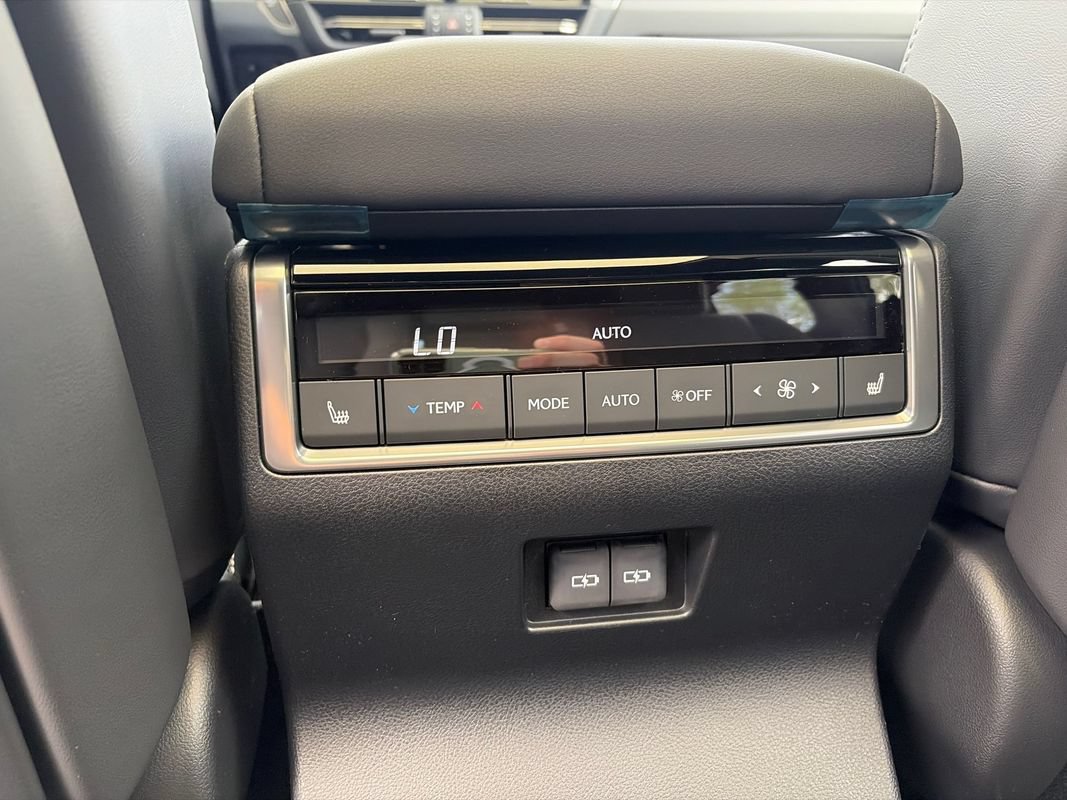 Used 2026 Lexus GX 550 w/ Accessory Package (2T) AWD/4WD image 21