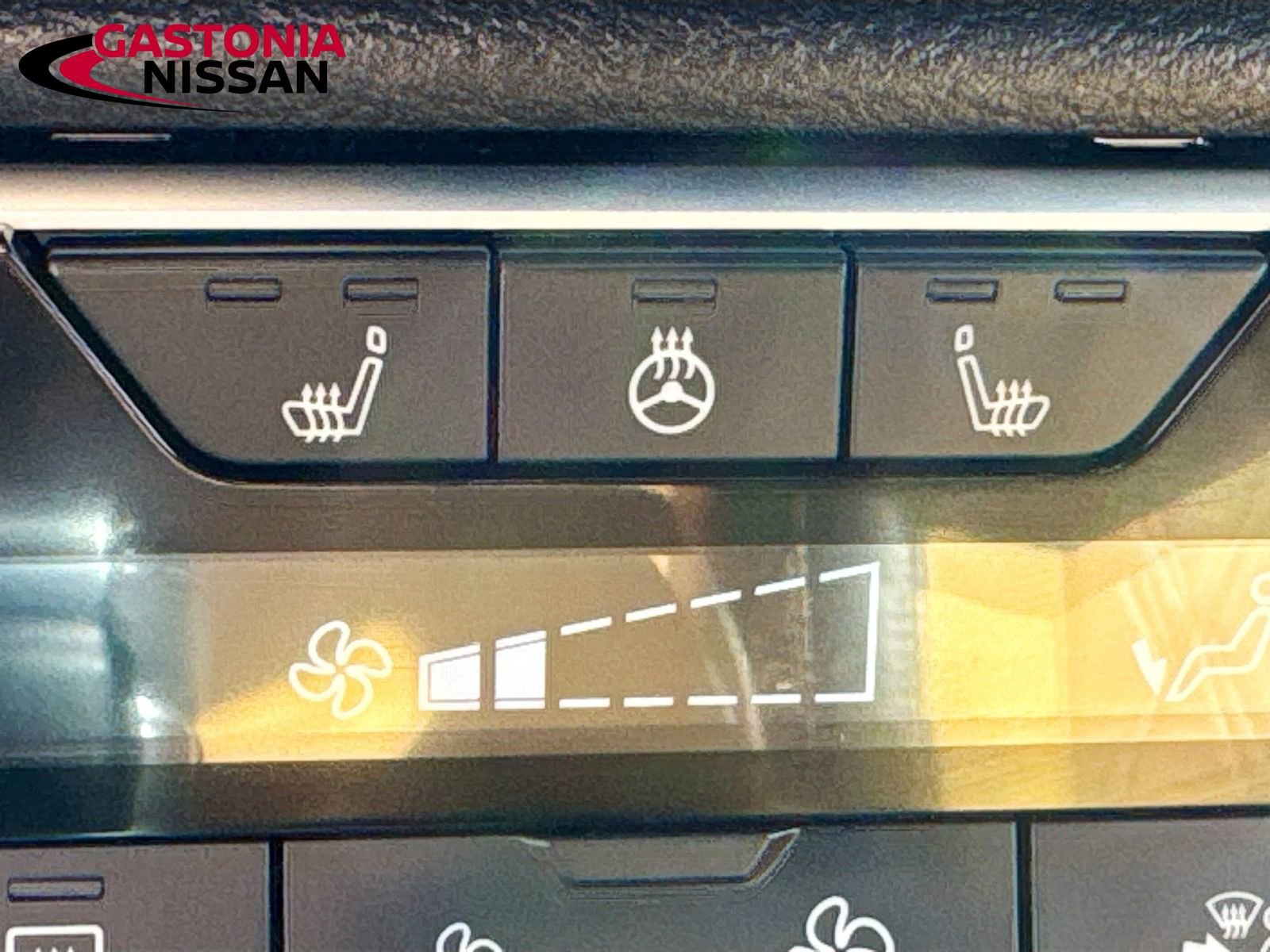 Used 2024 Nissan Sentra SV w/ SV Premium Package image 27