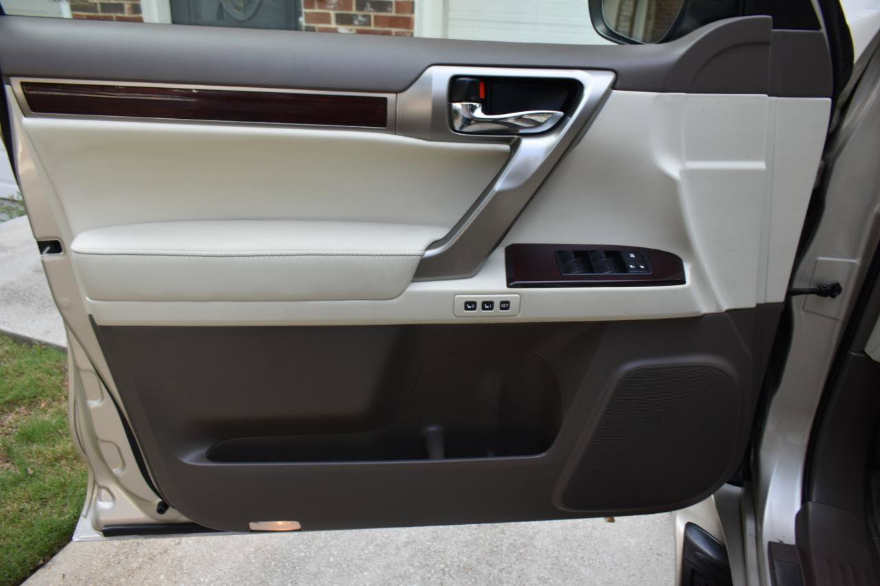 Used 2014 Lexus GX 460 w/ Premium Package AWD/4WD image 21