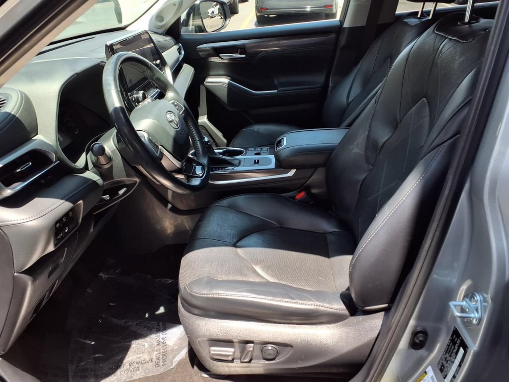 Used 2023 Toyota Highlander Platinum FWD image 17