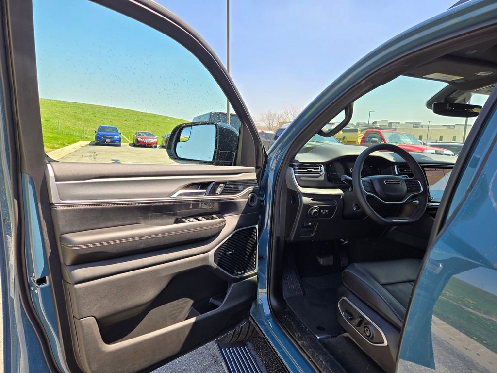 New 2026 Jeep Grand Wagoneer Limited AWD/4WD image 10
